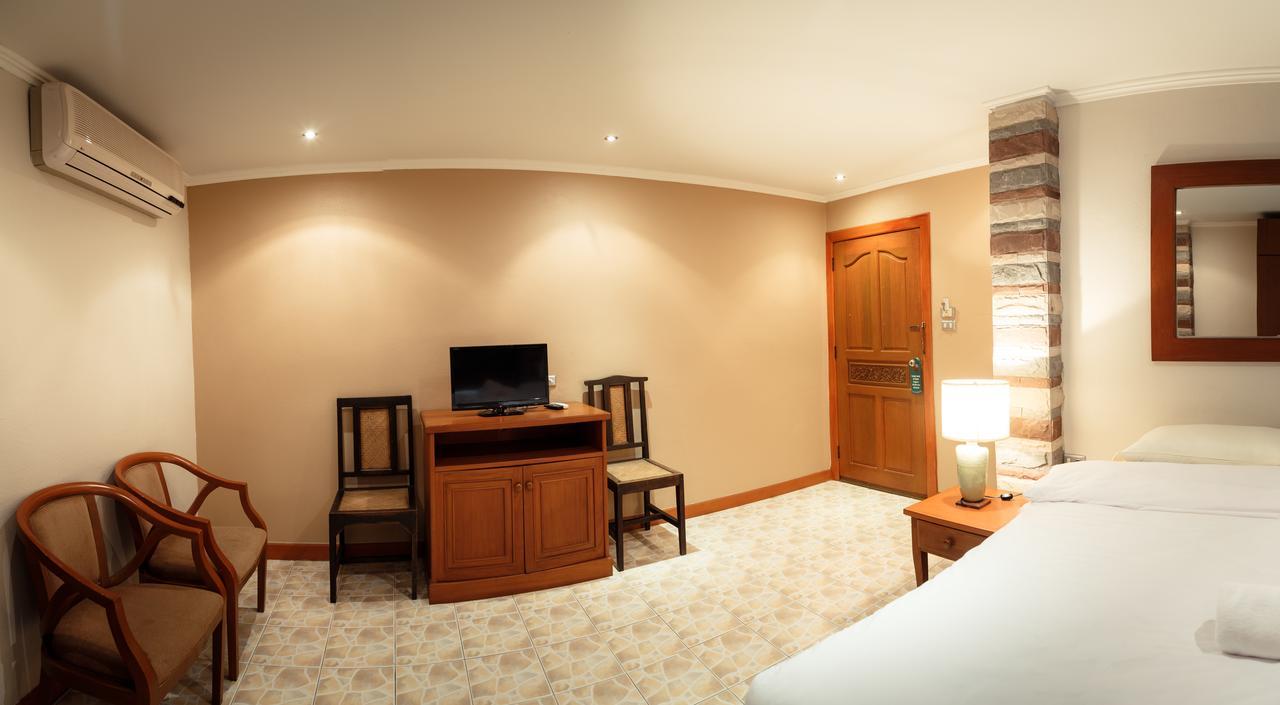 Avenue Beach Hotel Jomtien Beach Buitenkant foto